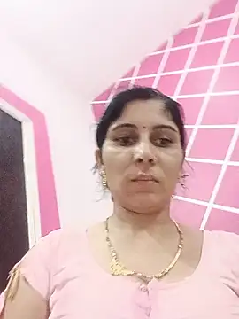 Snapshot of Hot_ree85 chatting on June 2026 04:47:01 AM Hot ree85 online show from June 2026 04:47:01 AM