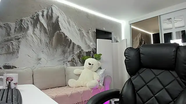 Ivy Bellee online show from February 2026 05:35:01 AM