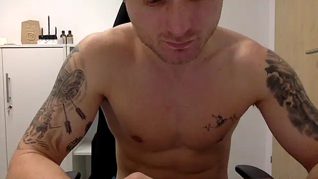 Snapshot of Fitlover1994 chatting on January 2026 08:41:02 AM Fitlover1994 online show from January 2026 08:41:02 AM