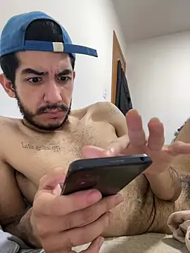 Snapshot of vinihfeh chatting on April 2026 07:14:01 AM vinihfeh online show from April 2026 07:14:01 AM