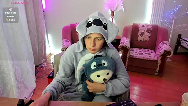 Lily Viola online show from April 2026 04:01:02 PM