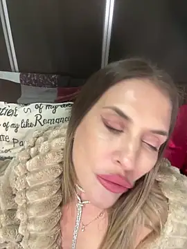 IssabelXO online show from April 2026 10:58:02 PM