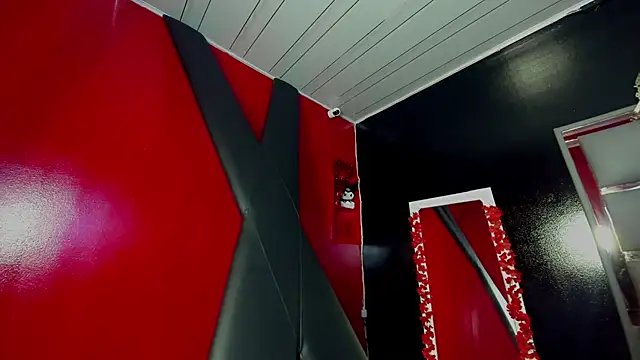 Clarita Hill online show from February 2026 07:00:02 PM