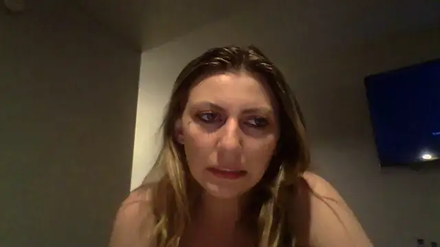 Snapshot of KellyKardashian chatting on January 2026 05:57:02 AM KellyKardashian online show from January 2026 05:57:02 AM