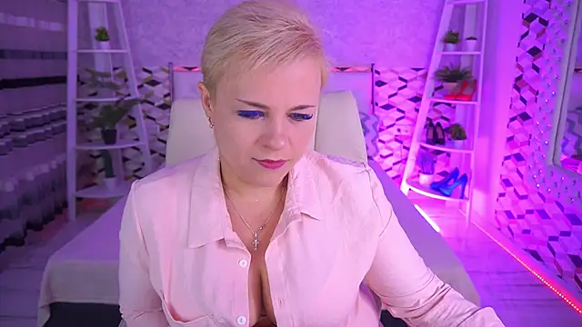 CrystalVibe online show from May 2026 06:42:01 AM