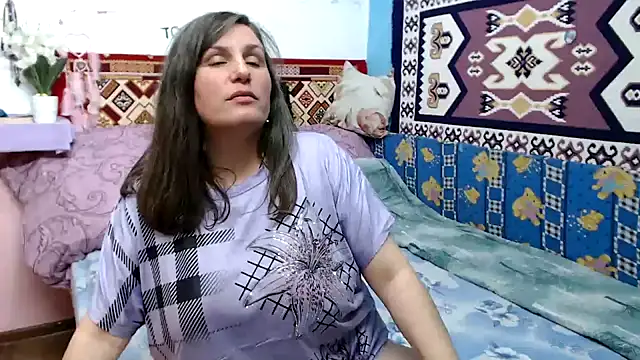 Adelinemilf online show from April 2026 02:45:02 PM