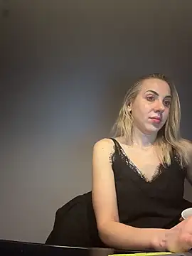 ElenaWhitmore online show from April 2026 09:04:01 PM