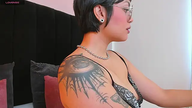 Snapshot of barbara_mmoon chatting on March 2026 04:35:02 PM barbara mmoon online show from March 2026 04:35:02 PM