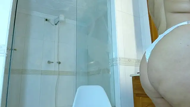 Collins luna online show from February 2026 05:05:02 PM