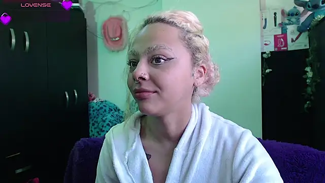 Snapshot of maddiie chatting on January 2026 03:27:01 PM maddiie online show from January 2026 03:27:01 PM