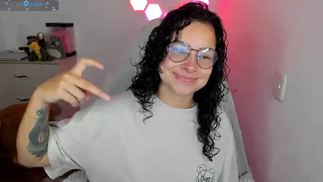 Snapshot of emillyaqua chatting on January 2026 09:07:02 PM emillyaqua online show from January 2026 09:07:02 PM