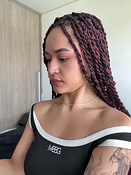 crystal dlun online show from February 2026 04:17:01 PM