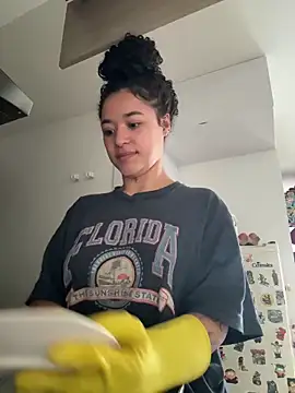 crystal dlun online show from April 2026 07:05:02 PM