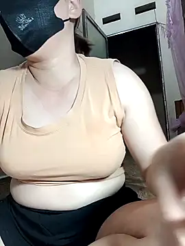 Snapshot of Lyna_sexy24 chatting on April 2026 10:25:02 PM Lyna sexy24 online show from April 2026 10:25:02 PM