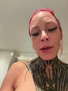 Snapshot of TittenTina chatting on February 2026 10:35:01 PM TittenTina online show from February 2026 10:35:01 PM