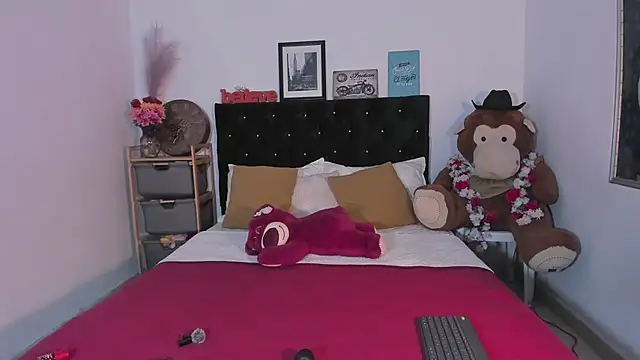 zoe siren online show from July 2026 03:01:01 AM