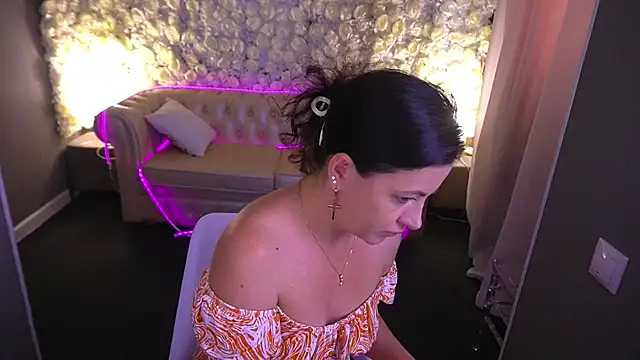 Snapshot of Dafni_Monn chatting on June 2026 09:26:01 AM Dafni Monn online show from June 2026 09:26:01 AM