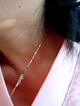 Snapshot of yu--yo chatting on April 2026 12:04:01 AM yu--yo online show from April 2026 12:04:01 AM