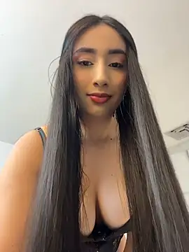 Snapshot of IvonneOwen chatting on June 2026 03:36:01 AM IvonneOwen online show from June 2026 03:36:01 AM