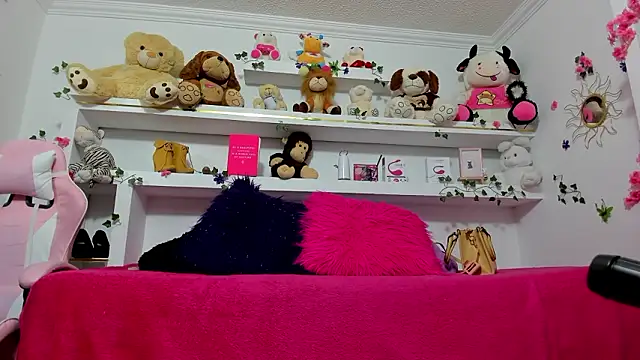 maira diazz online show from February 2026 12:04:02 PM