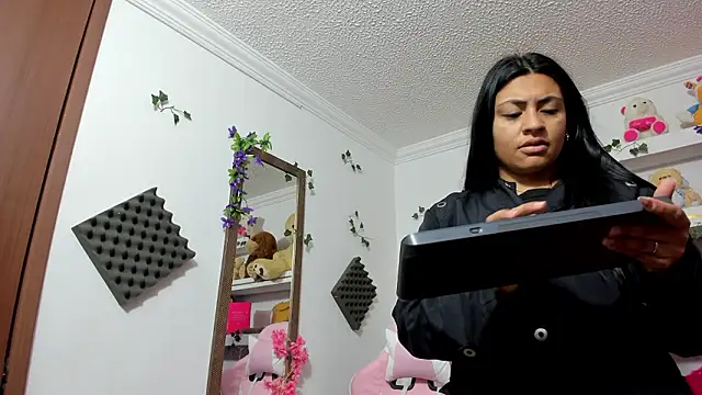 maira diazz online show from February 2026 12:09:02 PM