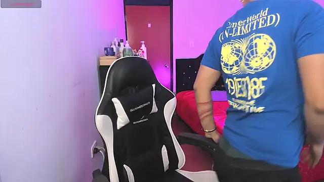 Theo Rowan online show from January 2026 12:29:02 PM