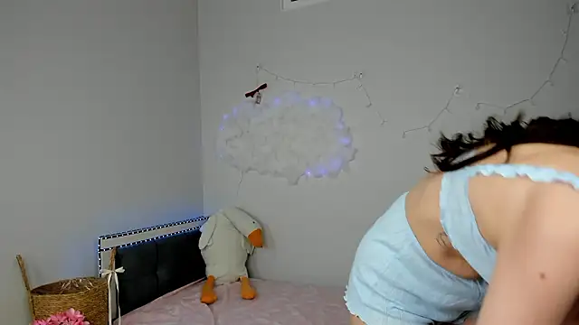 elina syui online show from February 2026 05:34:01 PM