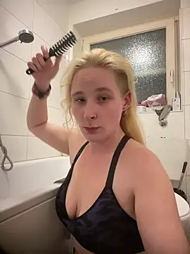 Snapshot of PurpleHazexx chatting on February 2026 12:43:02 AM PurpleHazexx online show from February 2026 12:43:02 AM