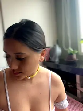 Veronica Wins  online show from May 2026 02:04:01 PM