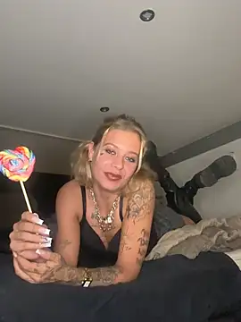 Snapshot of Zungenlolly_quinn chatting on January 2026 09:07:02 PM Zungenlolly quinn online show from January 2026 09:07:02 PM