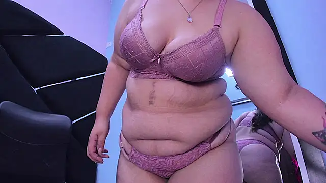 MiaRouss69 online show from March 2026 08:23:01 PM