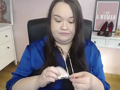 Snapshot of HollyDanceSoul chatting on February 2026 05:25:02 AM HollyDanceSoul online show from February 2026 05:25:02 AM