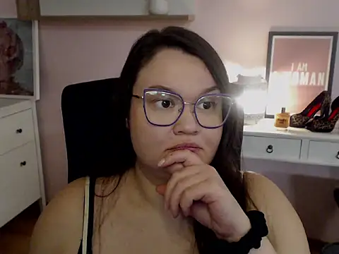 Snapshot of HollyDanceSoul chatting on February 2026 06:26:01 AM HollyDanceSoul online show from February 2026 06:26:01 AM