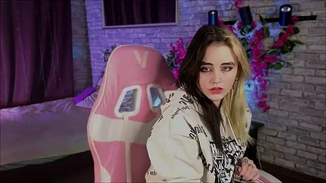 Snapshot of RubyMyst chatting on January 2026 08:21:01 PM RubyMyst online show from January 2026 08:21:01 PM