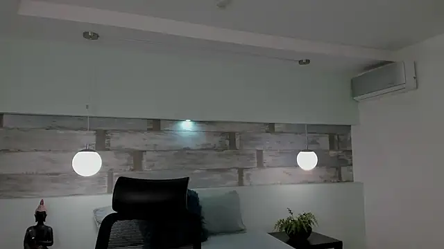 Abriil cutee online show from March 2026 01:11:02 PM