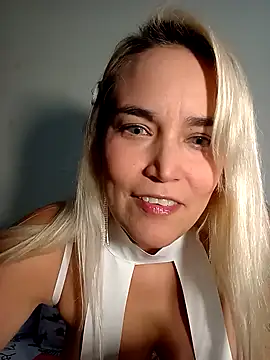 Allezzafox online show from January 2026 11:10:01 PM