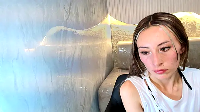 katalina r  online show from January 2026 05:10:02 AM