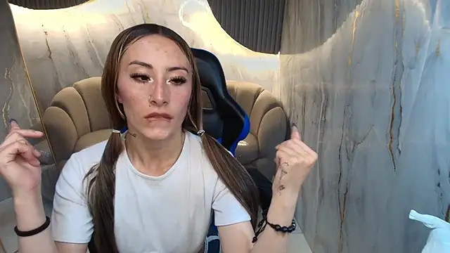 katalina r  online show from April 2026 08:14:01 PM