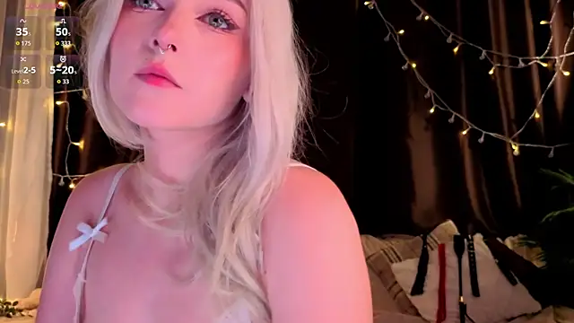 Snapshot of ShyniAlice chatting on June 2026 04:10:02 AM ShyniAlice online show from June 2026 04:10:02 AM