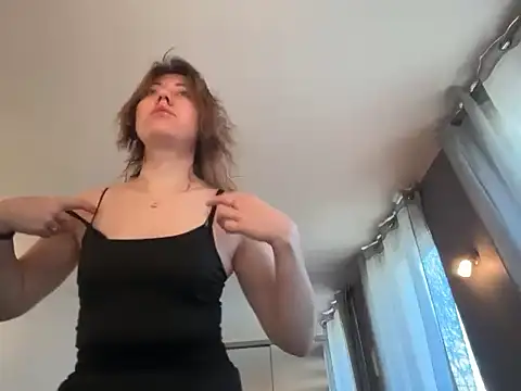 Snapshot of Luxerin chatting on March 2026 10:22:02 AM Luxerin online show from March 2026 10:22:02 AM