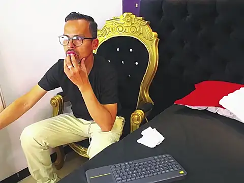 Oswalldo   online show from March 2026 12:10:02 PM