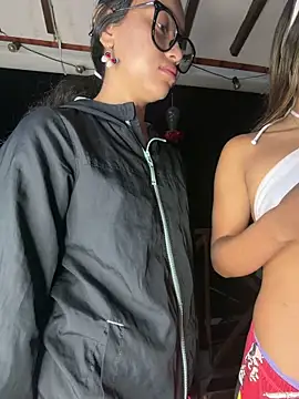 Snapshot of l0lita_emi chatting on April 2026 08:19:02 AM l0lita emi online show from April 2026 08:19:02 AM