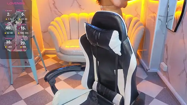 Clhoe b online show from April 2026 08:13:02 PM