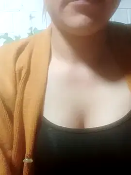 Snapshot of jjennyyy chatting on May 2026 01:06:01 PM jjennyyy online show from May 2026 01:06:01 PM