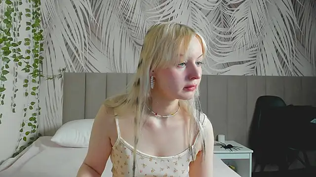 Snapshot of AdeleSilvy chatting on February 2026 01:54:01 AM AdeleSilvy online show from February 2026 01:54:01 AM