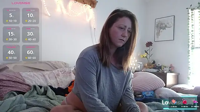 Snapshot of FoxyMillie chatting on February 2026 04:46:01 PM FoxyMillie online show from February 2026 04:46:01 PM