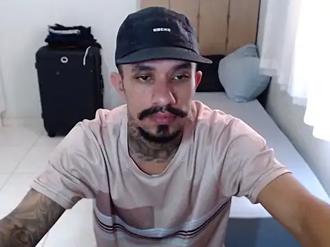 Snapshot of lipegonzalezz chatting on February 2026 04:23:02 PM lipegonzalezz online show from February 2026 04:23:02 PM