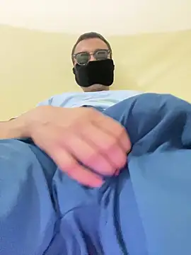 Snapshot of Uzieham22 chatting on February 2026 04:30:01 PM Uzieham22 online show from February 2026 04:30:01 PM