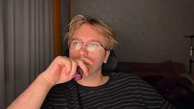 Snapshot of HairyVit chatting on February 2026 04:10:01 AM HairyVit online show from February 2026 04:10:01 AM