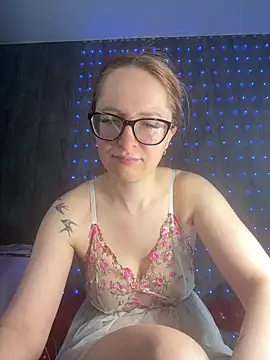 Snapshot of coy_girl_ chatting on February 2026 11:18:01 AM coy girl online show from February 2026 11:18:01 AM